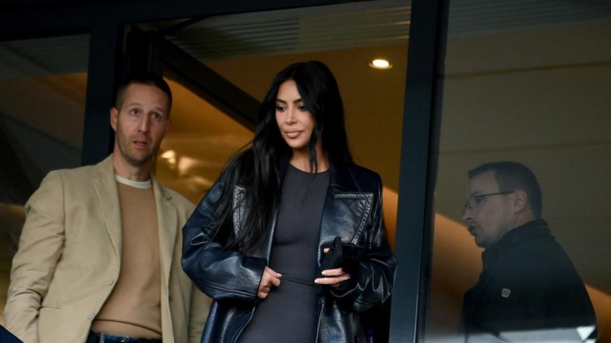 Foto: Ramai Soal Kutukan, Ini Dia Gaya Kim Kardashian saat Menonton PSG