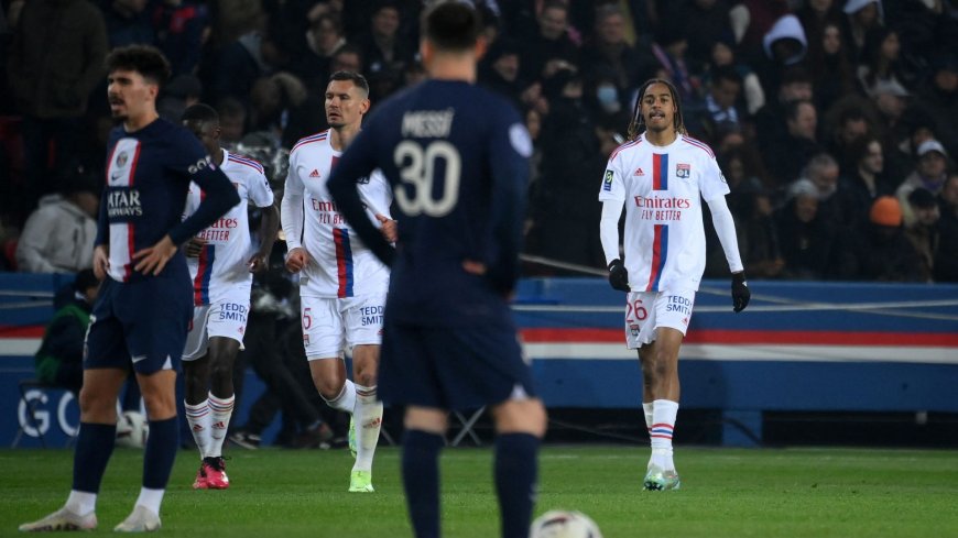 Suporter Ligue 1 Protes FFF Perkara LARANGAN Buka Puasa