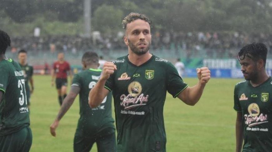 Cara Ze Valente Gagalkan Eksekusi Penalti Arema FC ke Gawang Persebaya Surabaya
