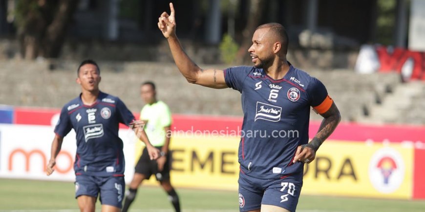 Ditinggal Gustavo Almeida, Pelatih Arema FC Tak Bisa Pastikan Nasib Timnya ke Depan