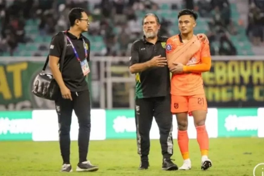 Kemenangan Persebaya Atas Bhayangkara FC Harus Dibayar Dengan Cederanya Kiper Ernando Ari
