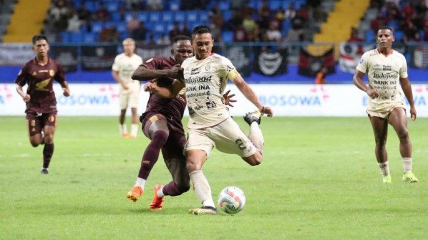 Beda Sikap Pelatih PSM Makassar dan Bali United, Bernardo Tavares Puji Lawan, Teco Salahkan Pemain - Tribun-sulbar.com