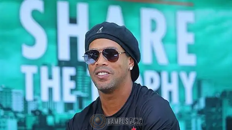 Ronaldinho Bergabung